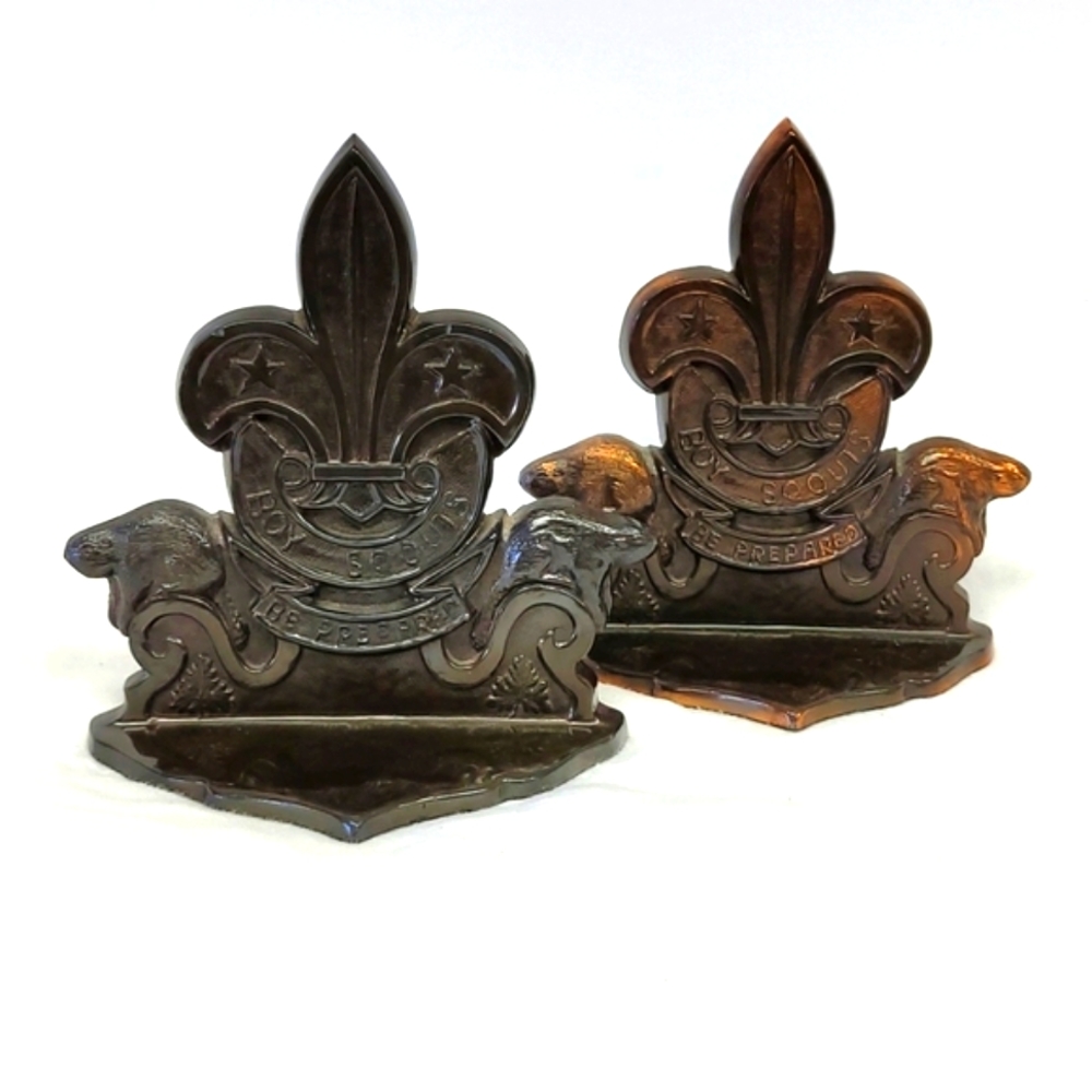 Vintage 1950's BOYSCOUTS CANADA set of 2 cast metal 5 x 5 bookends